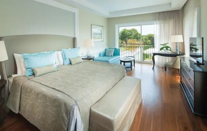 https://images.etstur.com/files/images/hotelImages/TR/51957/l/Titanic-Deluxe-Golf-Belek-Oda-371946.jpg