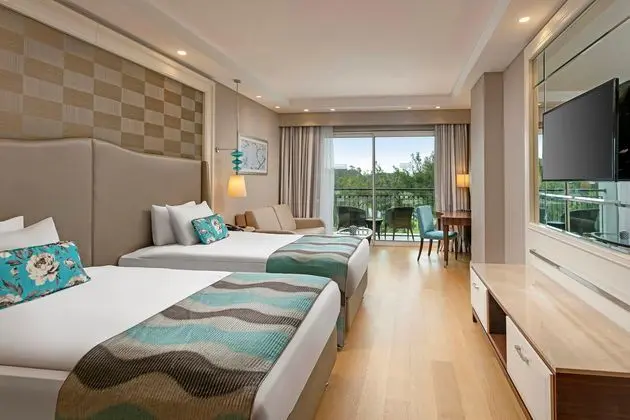 https://images.etstur.com/imgproxy/resize/2560x1440/files/images/hotelImages/etsrooms/230/Titanic_Deluxe_Golf_Belek_20250820154036_0.jpg