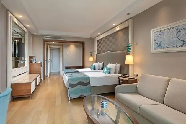 https://images.etstur.com/imgproxy/resize/2560x1440/files/images/hotelImages/etsrooms/230/Titanic_Deluxe_Golf_Belek_20250820154037_1.jpg