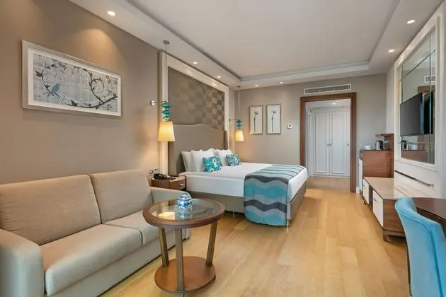 https://images.etstur.com/imgproxy/resize/2560x1440/files/images/hotelImages/etsrooms/230/Titanic_Deluxe_Golf_Belek_20250820154040_4.jpg