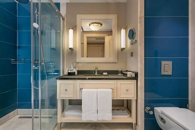 https://images.etstur.com/imgproxy/resize/2560x1440/files/images/hotelImages/etsrooms/230/Titanic_Deluxe_Golf_Belek_20250820154042_5.jpg