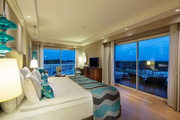 Corner Suite