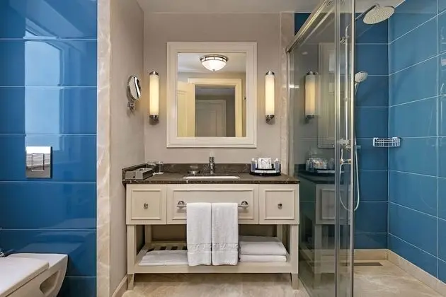 Family Pool Suite Swim-up