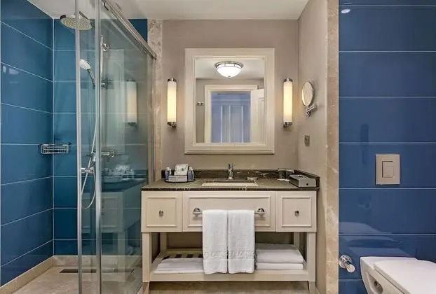 Family Pool Suite Swim-up