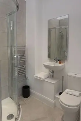 Üç Kişilik Oda, Banyolu/Duşlu