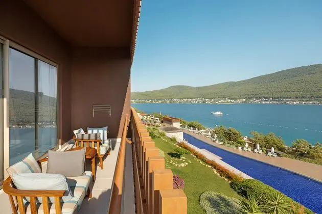 https://images.etstur.com/imgproxy/resize/2560x1440/files/images/hotelImages/etsrooms/314/Titanic_Luxury_Collection_Bodrum_20250813173821_2.jpg