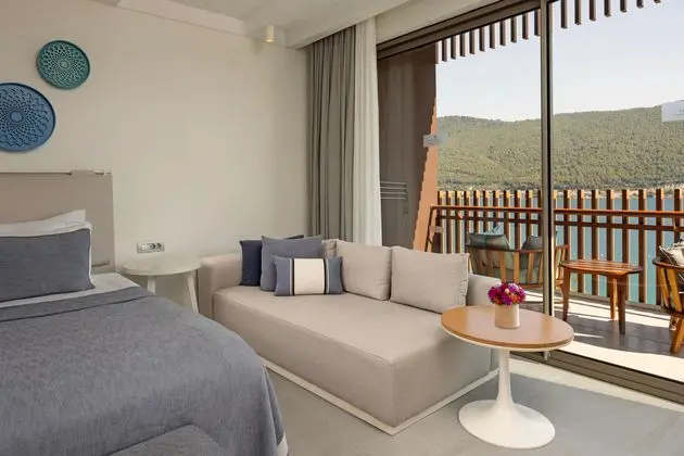 https://images.etstur.com/imgproxy/resize/2560x1440/files/images/hotelImages/etsrooms/314/Titanic_Luxury_Collection_Bodrum_20250813173847_1.jpg