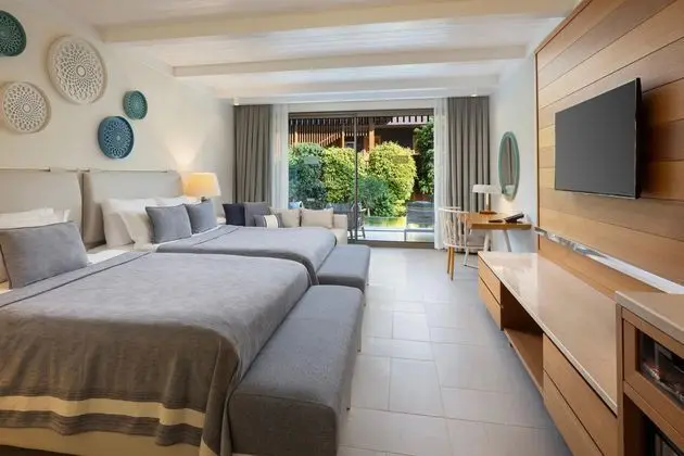 https://images.etstur.com/imgproxy/resize/2560x1440/files/images/hotelImages/etsrooms/314/Titanic_Luxury_Collection_Bodrum_20250813174339_0.jpg