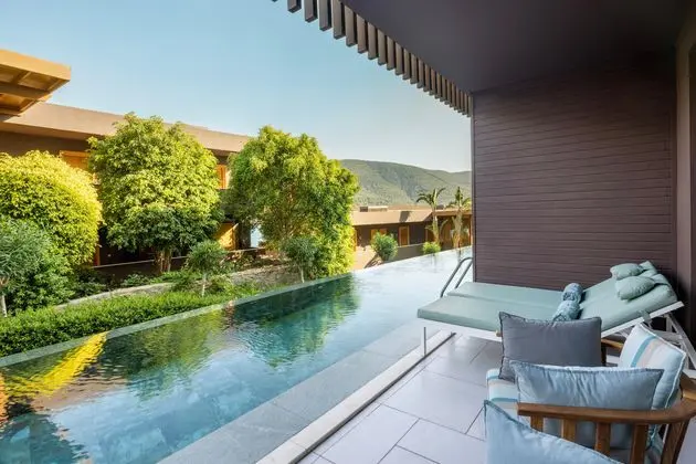 https://images.etstur.com/imgproxy/resize/2560x1440/files/images/hotelImages/etsrooms/314/Titanic_Luxury_Collection_Bodrum_20250813174340_1.jpg