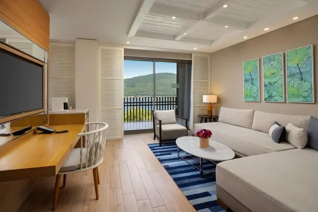 https://images.etstur.com/imgproxy/resize/2560x1440/files/images/hotelImages/etsrooms/314/Titanic_Luxury_Collection_Bodrum_20250813174548_0.jpg