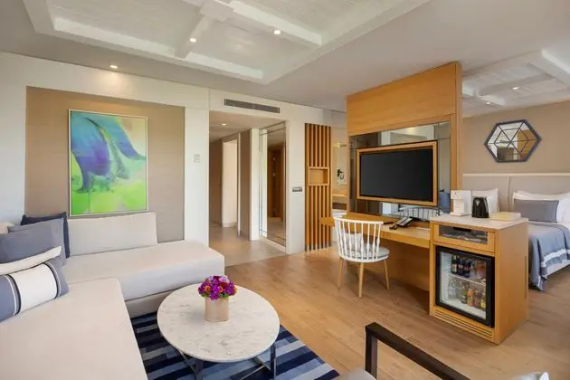 https://images.etstur.com/imgproxy/resize/2560x1440/files/images/hotelImages/etsrooms/314/Titanic_Luxury_Collection_Bodrum_20250813174615_0.jpg