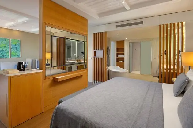 https://images.etstur.com/imgproxy/resize/2560x1440/files/images/hotelImages/etsrooms/314/Titanic_Luxury_Collection_Bodrum_20250813174649_0.jpg