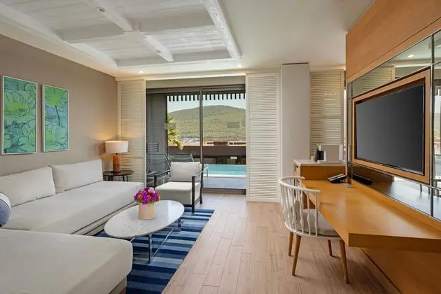 https://images.etstur.com/imgproxy/resize/2560x1440/files/images/hotelImages/etsrooms/314/Titanic_Luxury_Collection_Bodrum_20250814092031_1.jpg