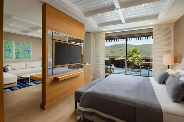 https://images.etstur.com/imgproxy/resize/2560x1440/files/images/hotelImages/etsrooms/314/Titanic_Luxury_Collection_Bodrum_20250814092105_0.jpg