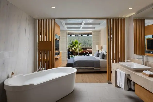 https://images.etstur.com/imgproxy/resize/2560x1440/files/images/hotelImages/etsrooms/314/Titanic_Luxury_Collection_Bodrum_20250814092106_1.jpg