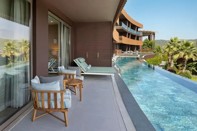 https://images.etstur.com/imgproxy/resize/2560x1440/files/images/hotelImages/etsrooms/314/Titanic_Luxury_Collection_Bodrum_20250814092107_2.jpg