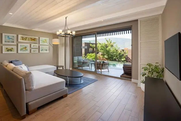https://images.etstur.com/imgproxy/resize/2560x1440/files/images/hotelImages/etsrooms/314/Titanic_Luxury_Collection_Bodrum_20250814093312_2.jpg
