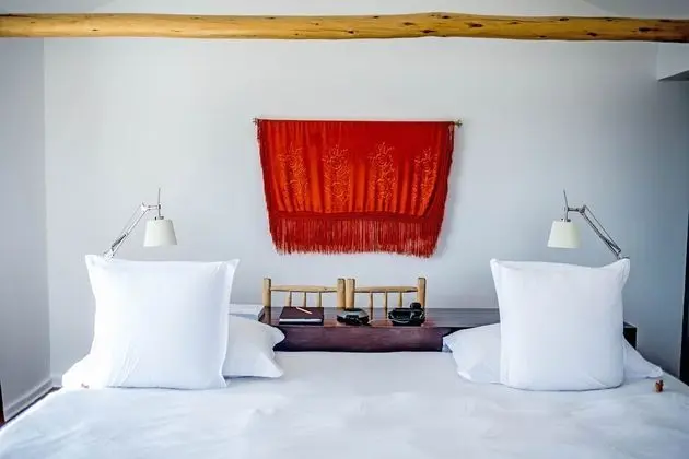 Dusk Room, Lake View