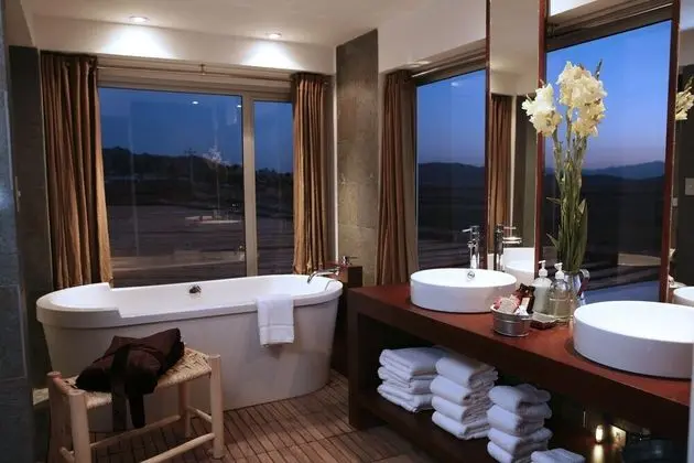 Dusk Room, Lake View