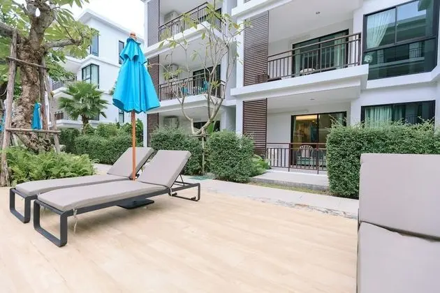 Studio with Pool Access