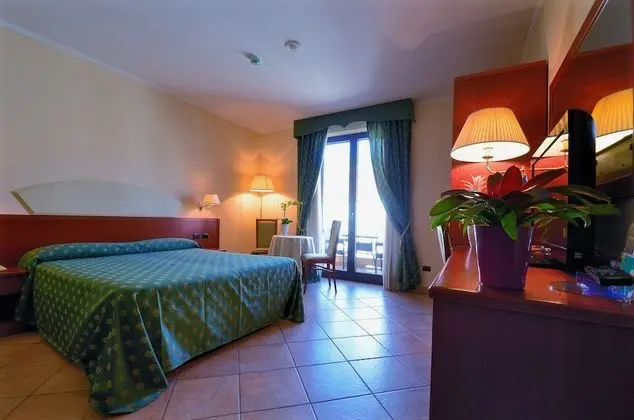 Comfort Tek Büyük veya İki Ayrı Yataklı Oda