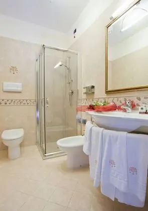 Comfort Tek Büyük veya İki Ayrı Yataklı Oda