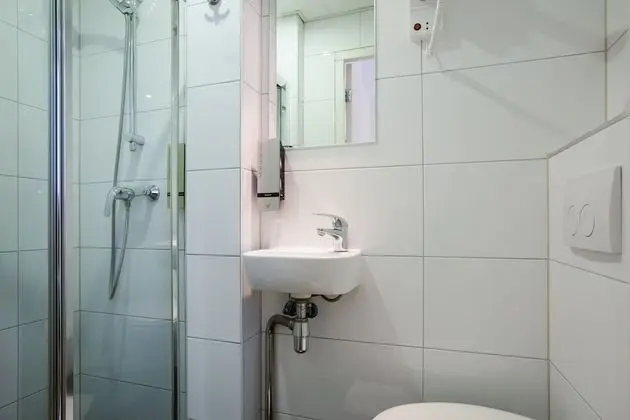 Basic Oda, 2 Tek Kişilik Yatak, Özel Banyo
