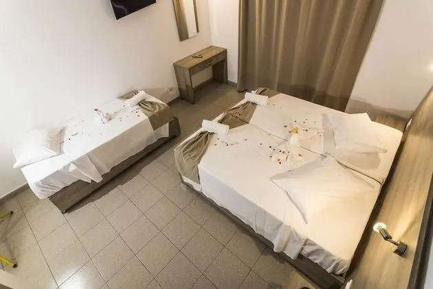 Deluxe Üç Kişilik Oda, Havuz Manzaralı