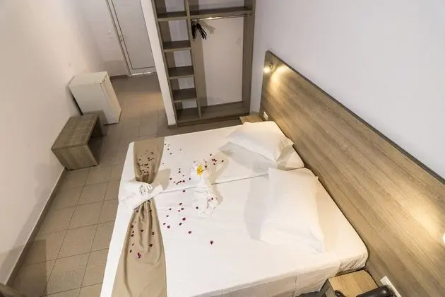 Deluxe Üç Kişilik Oda, Havuz Manzaralı