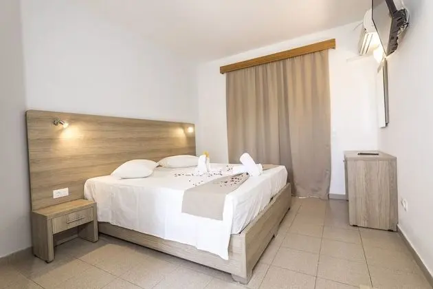 Deluxe Üç Kişilik Oda, Havuz Manzaralı