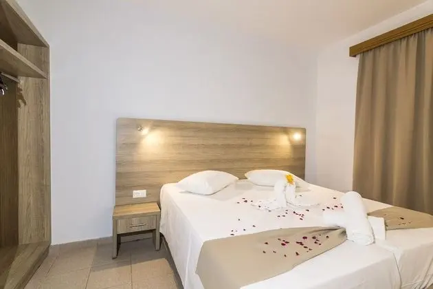 Deluxe Üç Kişilik Oda, Havuz Manzaralı