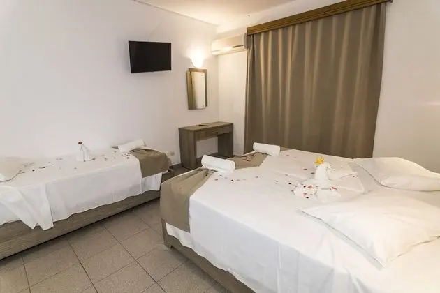 Deluxe Üç Kişilik Oda, Havuz Manzaralı