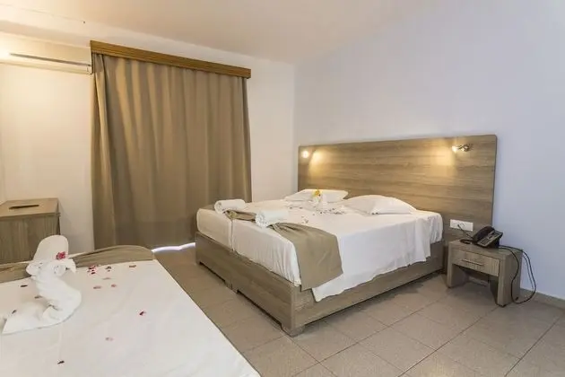 Deluxe Üç Kişilik Oda, Havuz Manzaralı