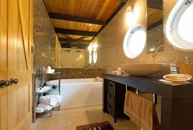 Deluxe Tek Büyük Yataklı Oda, 1 Çift Kişilik Yatak, Banyolu/Duşlu