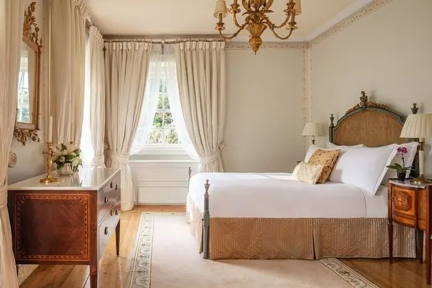 Deluxe Tek Büyük Yataklı Oda, Havuz Manzaralı