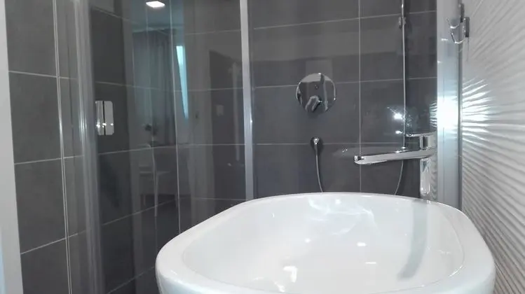 Exclusive Tek Büyük Yataklı Oda