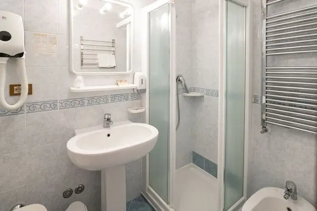 Dört Kişilik Oda, Banyolu/Duşlu