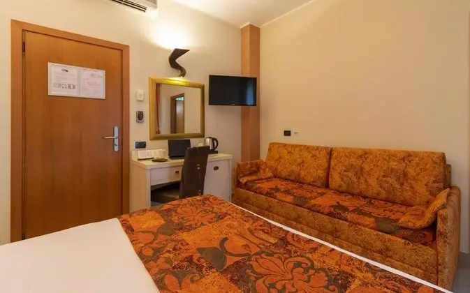 Üç Kişilik Oda