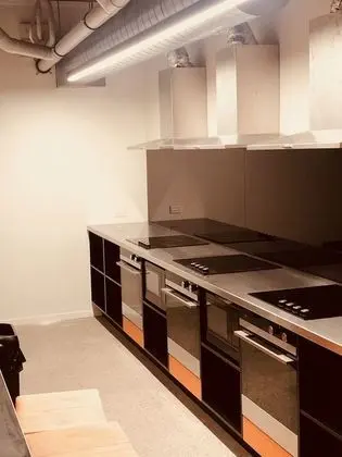 Ortak Ranzalı Oda, Sadece kadınlar için, Ortak Banyo