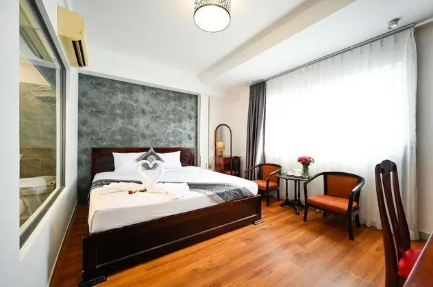 Deluxe Tek Büyük Yataklı Oda (with Bath)