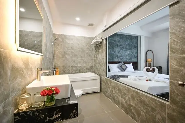 Deluxe Tek Büyük Yataklı Oda (with Bath)
