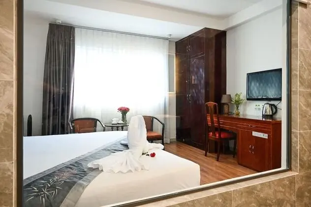 Deluxe Tek Büyük Yataklı Oda (with Bath)
