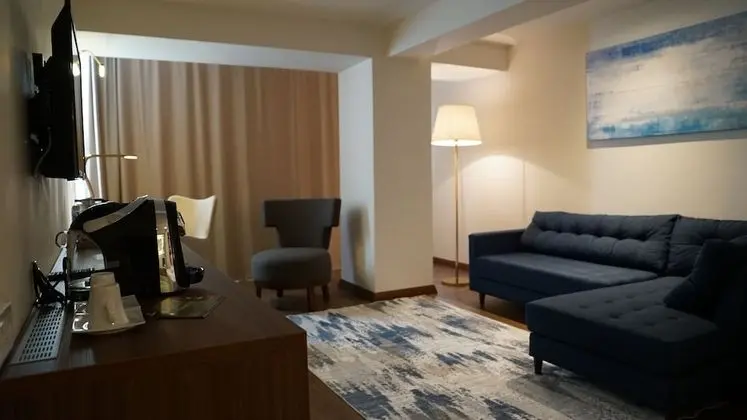 Junior Suite, 1 Bedroom, Non Smoking, City View