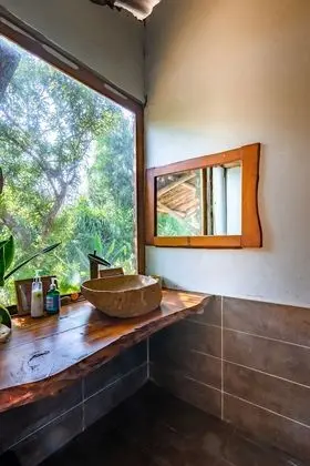 Tek Büyük Yataklı Oda, Ortak Banyo