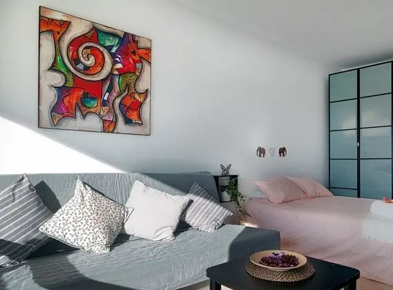 Stüdyo, Havuz Manzaralı