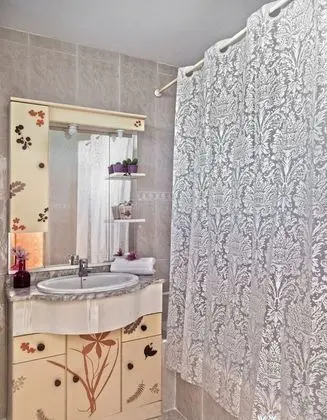 Stüdyo, Havuz Manzaralı