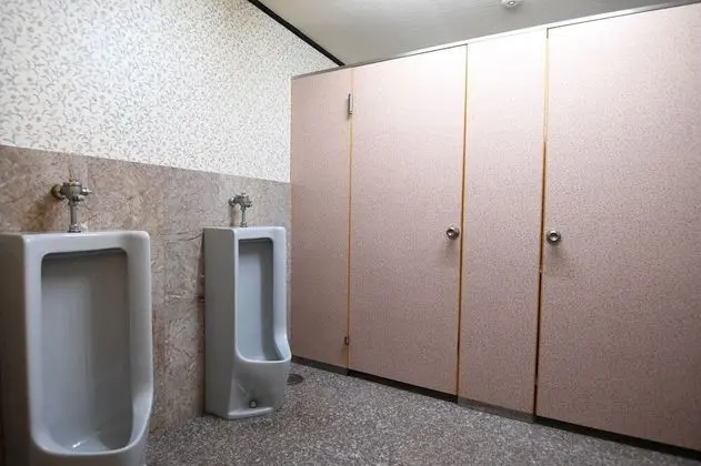 İki Ayrı Yataklı Oda, Ortak Banyo (Western Style)