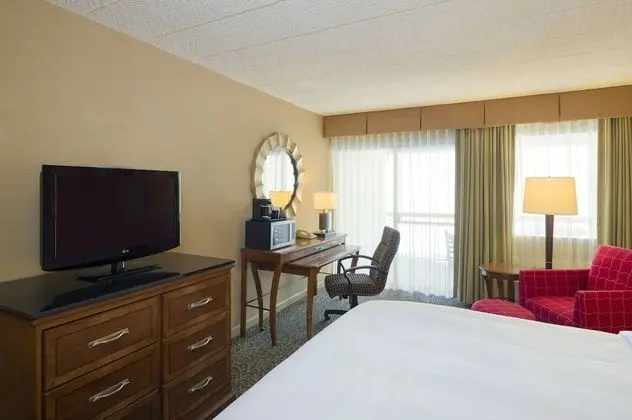 ADA Accessible, Standard Room, 1 King Bed, Roll-in Shower