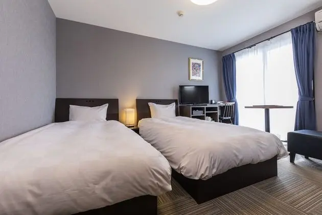 İki Ayrı Yataklı Oda, Sigara İçilmez, Nehir Manzaralı