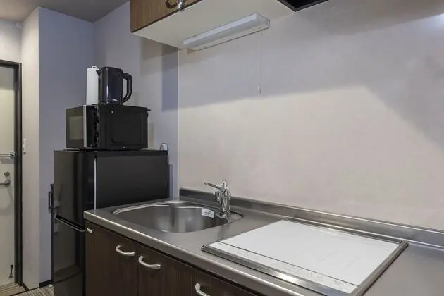 Üç Kişilik Oda, Sigara İçilmez, Nehir Manzaralı